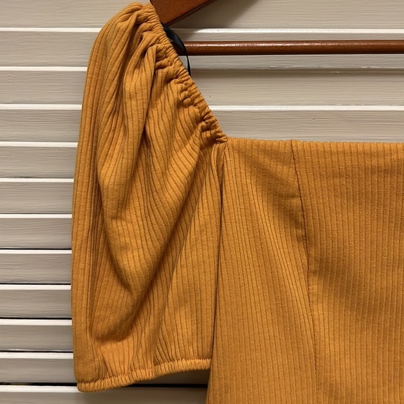 144. Forever 21 Crop Top in Gold - Picture 2 of 12